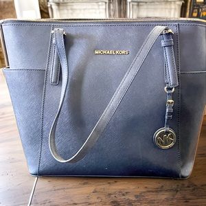 Like NEW: Barely Used Michael Kors Tote
